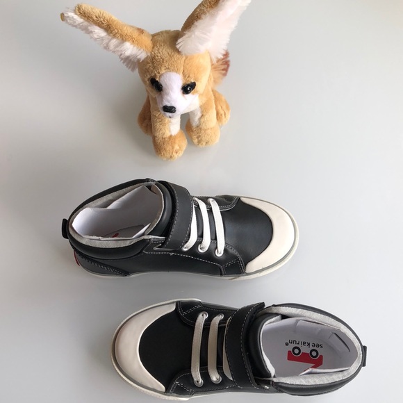 See Kai Run Peyton Metallic Mid Top Sneakers 1Y - Picture 2 of 7